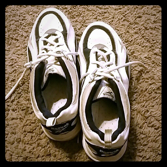 Tennis shoes - Picture 1 of 2